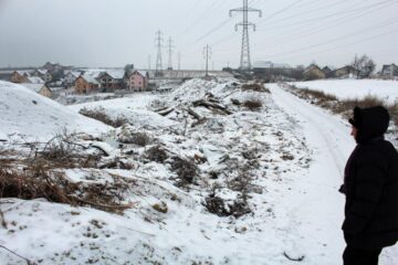 Depozit ilegal de deșeuri menajere între Suceava și Ipotești