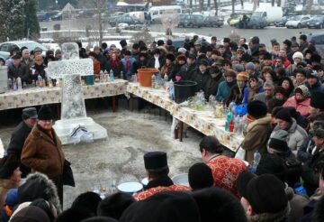 La Bobotează, cruci de gheață și în zona Fălticeni