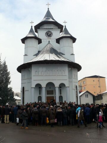 La Bobotează, cruci de gheață și în zona Fălticeni