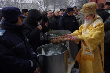ÎPS Pimen a săvârșit marea aghiazmă