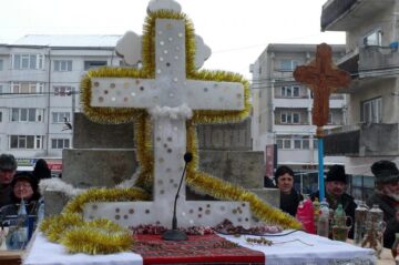 La Bobotează, cruci de gheață și în zona Fălticeni