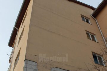 Lipsite de izolare termică, blocurile din cartierul ANL de la Gară au devenit frigidere, din cauza gerului siberian și a unor deficiențe ale sistemului de termoficare