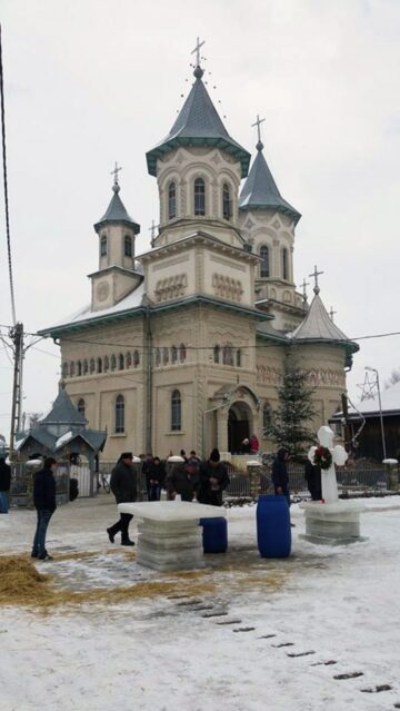 La Bobotează, cruci de gheață și în zona Fălticeni