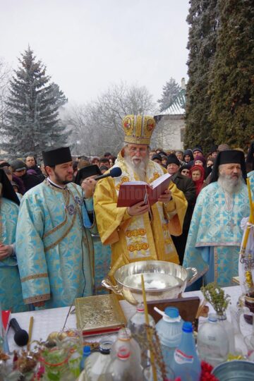Numeroși credincioși prezenți la slujba Bobotezei, la Mănăstirea Sf. Ioan cel Nou