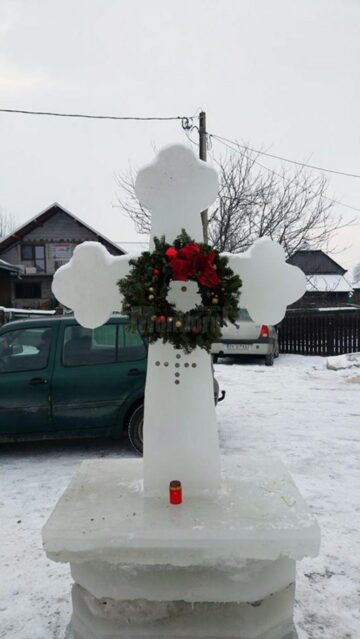 La Bobotează, cruci de gheață și în zona Fălticeni