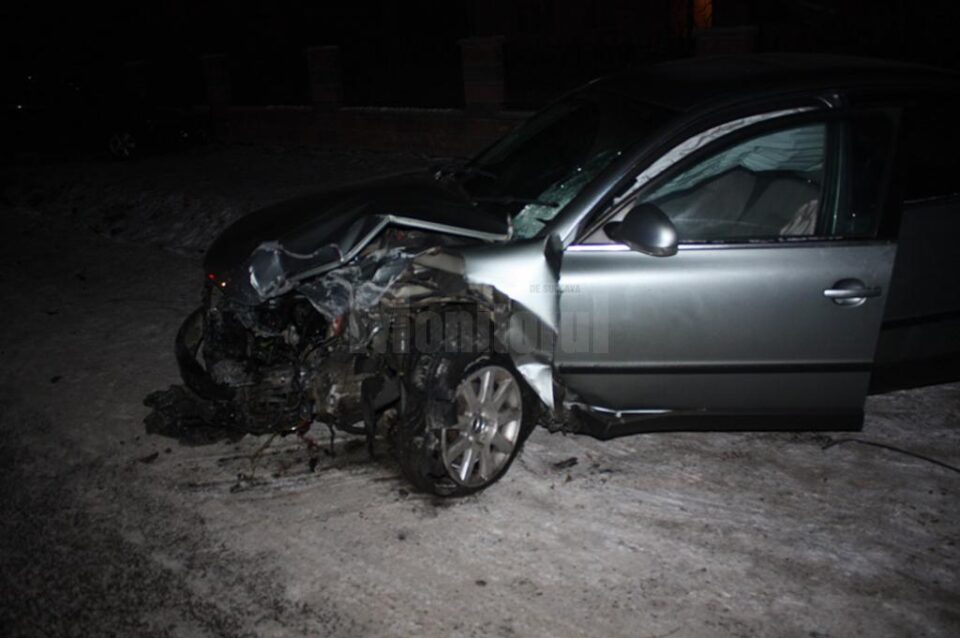 Impactul dintre cele două mașini a fost extrem de violent