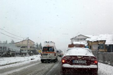 Nu au fost probleme deosebite pe drumurile județene sau naționale, chiar dacă s-a circulat în condiții grele, specifice precipitațiilor sub formă de ninsoare