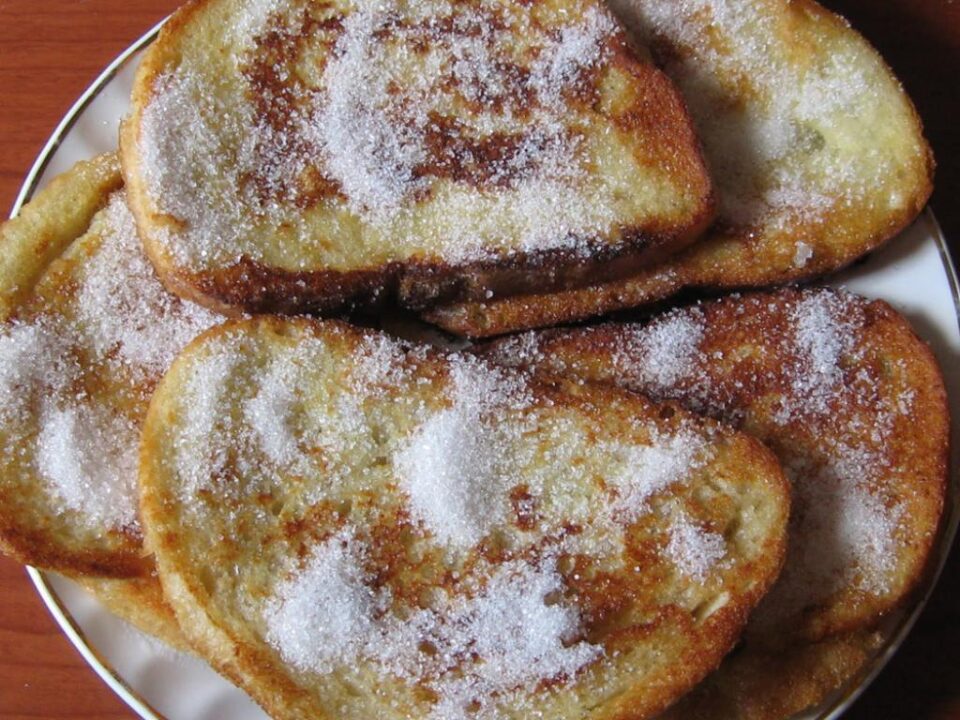 Friganele dulci din pâine (french toast). Foto: ideipentrufemei.blogspot.com