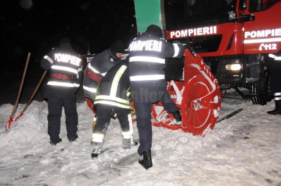 Pompierii s-au luptat câteva zeci de minute să deblocheze autofreza defectă