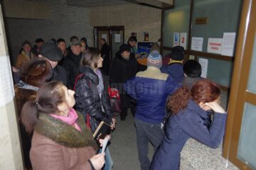 Sute de suceveni s-au grăbit să își achite taxele și impozitele datorate pe acest an, chiar din prima zi în care ghișeele și casieriile Primăriei Suceava au fost deschise și pentru aceste operațiuni