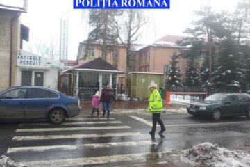 Polițiști în zona unităților de învățământ