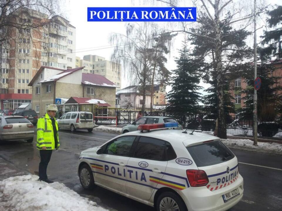 Polițiști în zona unităților de învățământ
