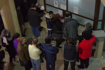 Sute de suceveni s-au grăbit să își achite taxele și impozitele datorate pe acest an, chiar din prima zi în care ghișeele și casieriile Primăriei Suceava au fost deschise și pentru aceste operațiuni