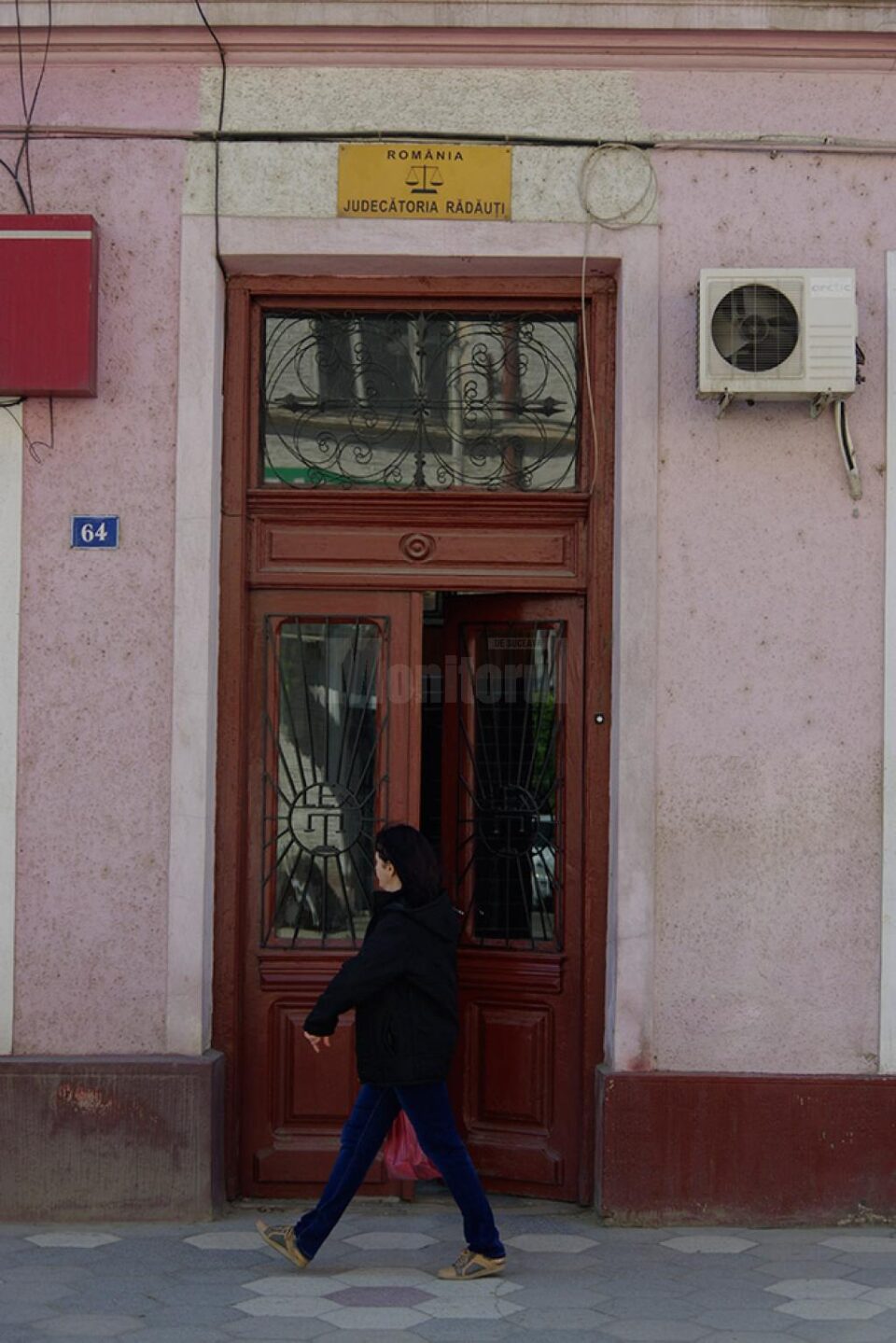 Magistrații Judecătoriei Rădăuți au luat față de minor măsura educativă a consemnării la domiciliu la sfârșit de săptămână, pe o perioadă de opt săptămâni Magistrații Judecătoriei Rădăuți au luat față de minor măsura educativă a consemnării la domiciliu la sfârșit de săptămână, pe o perioadă de opt săptămâni