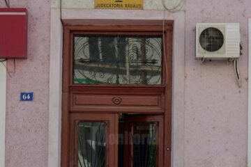 Magistrații Judecătoriei Rădăuți au luat față de minor măsura educativă a consemnării la domiciliu la sfârșit de săptămână, pe o perioadă de opt săptămâni