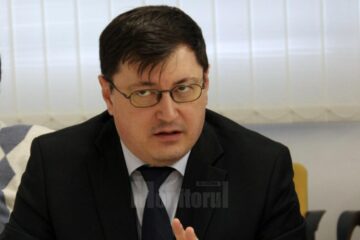 Directorul medical al Spitalului de Urgență Suceava, dr. Tiberius Brădățan, a declarat că demersurile de achiziționare au fost făcute încă de anul trecut, dar produsul încă lipsește la distribuitori