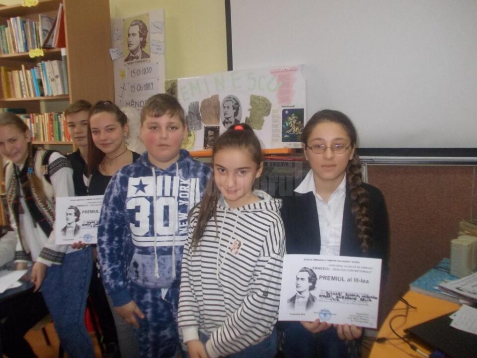 Elevii școlii din Șcheia l-au omagiat pe Mihai Eminescu