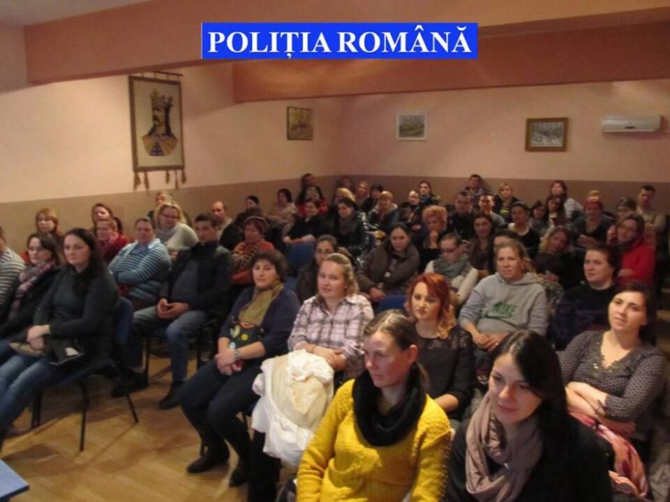 „Capcanele micului ecran”, campanie de informare în școli, privind riscurile din lumea virtuală și de pe micul ecran