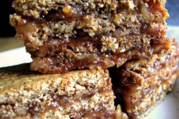 Prajitura de biscuiți cu mere și zahăr ars. Foto: www.facebook.com/BucovinaGustoasa