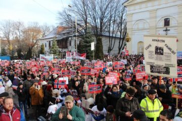 Aproape 5.000 de persoane au protestat în centrul Sucevei, solidare cu familia Bodnariu