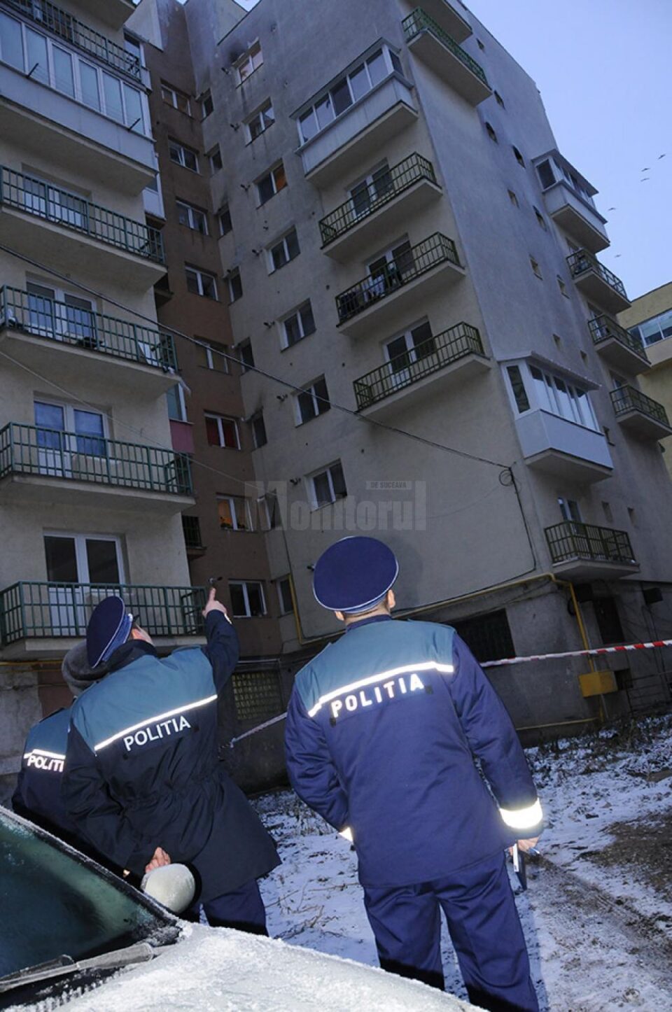 Un angajat al Tribunalului Suceava s-a prăbușit în gol de la etajul șapte al blocului în care locuia