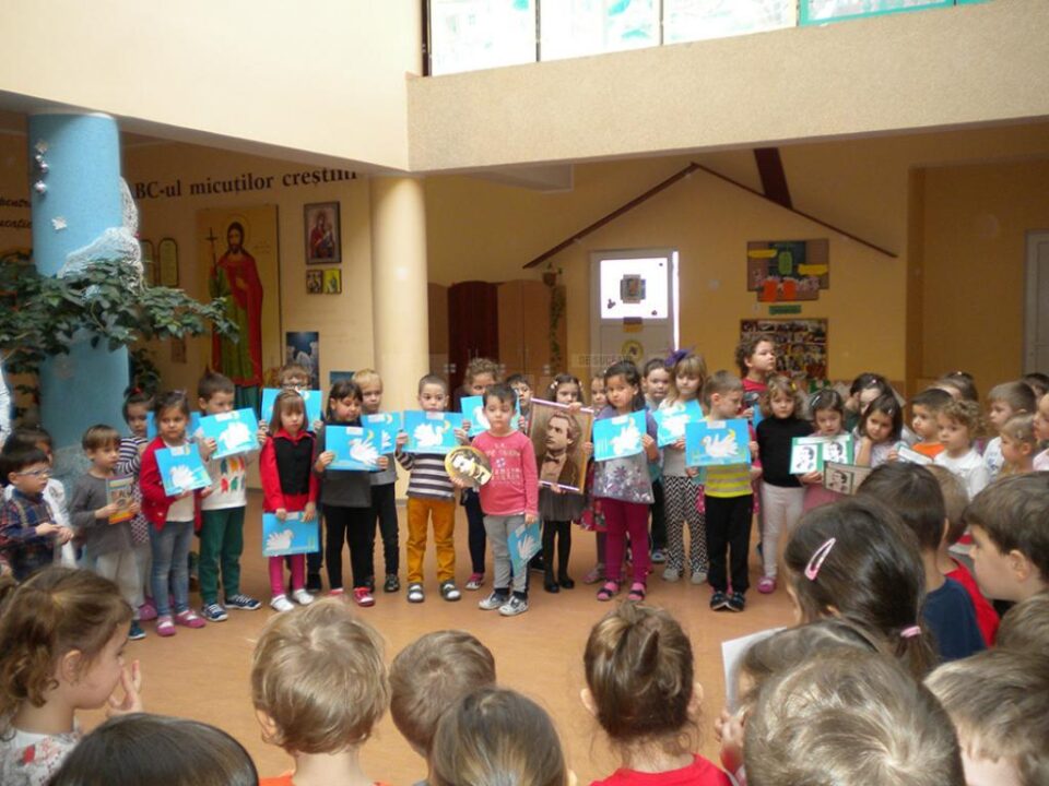 Preșcolarii de la Grădinița “Sf. Ioan cel Nou” l-au sărbătorit pe Mihai Eminescu