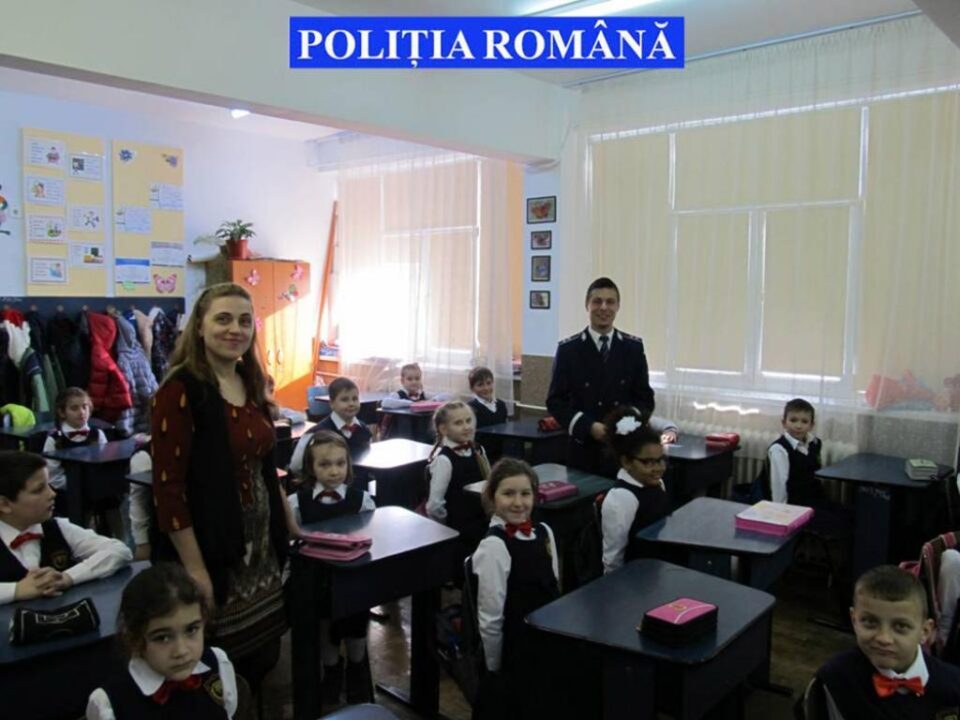 „Capcanele micului ecran”, campanie de informare în școli, privind riscurile din lumea virtuală și de pe micul ecran