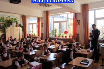 „Capcanele micului ecran”, campanie de informare în școli, privind riscurile din lumea virtuală și de pe micul ecran