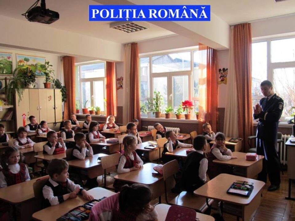 „Capcanele micului ecran”, campanie de informare în școli, privind riscurile din lumea virtuală și de pe micul ecran