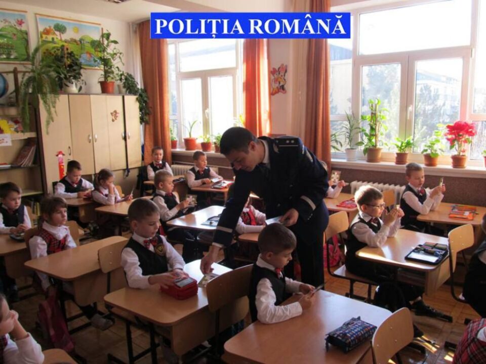 „Capcanele micului ecran”, campanie de informare în școli, privind riscurile din lumea virtuală și de pe micul ecran