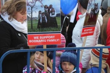 Aproape 5.000 de persoane au protestat în centrul Sucevei, solidare cu familia Bodnariu