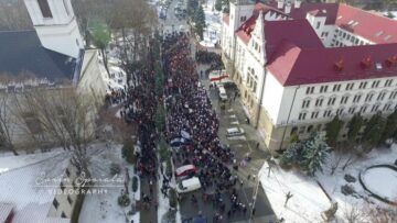 Cel mai mare protest din țară, la Suceava, în semn de solidaritate cu familia lăsată fără copii în Norvegia