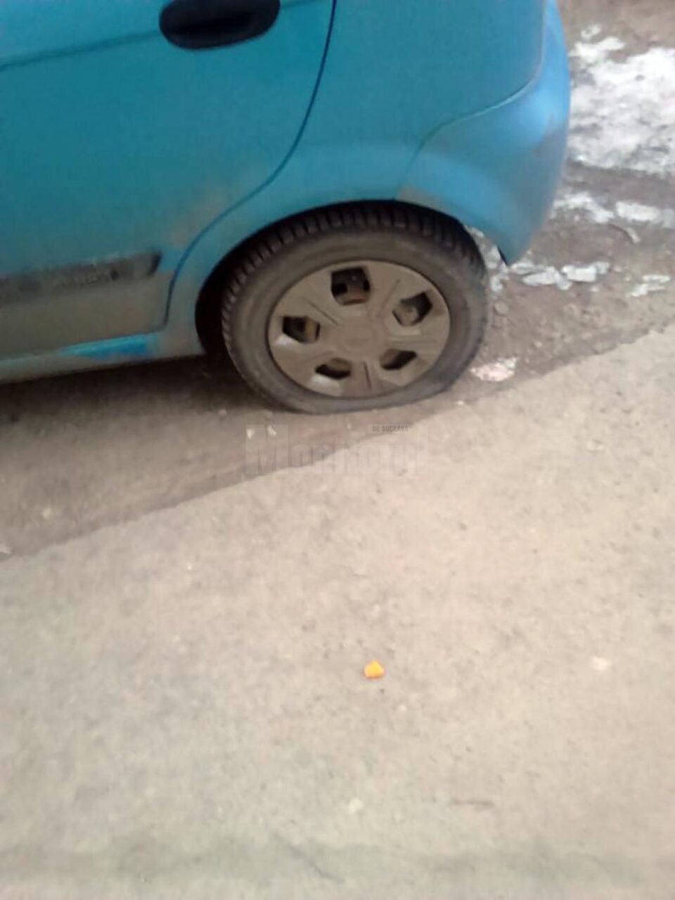 Mașini vandalizate în noapte, peste drum de Primăria Suceava