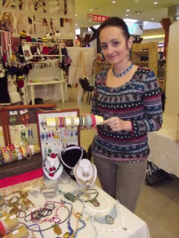 Mihaela Albumița Irimia a venit cu micromacrameuri