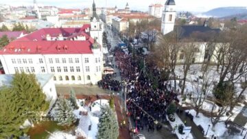 Cel mai mare protest din țară, la Suceava, în semn de solidaritate cu familia lăsată fără copii în Norvegia