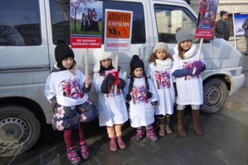 Cel mai mare protest din țară, la Suceava, în semn de solidaritate cu familia lăsată fără copii în Norvegia