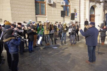 Cel mai mare protest din țară, la Suceava, în semn de solidaritate cu familia lăsată fără copii în Norvegia