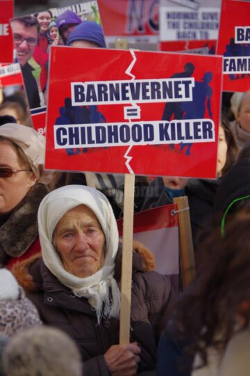 Cel mai mare protest din țară, la Suceava, în semn de solidaritate cu familia lăsată fără copii în Norvegia