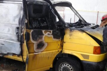 Autoutilitară distrusă de flăcări, la Sf. Ilie