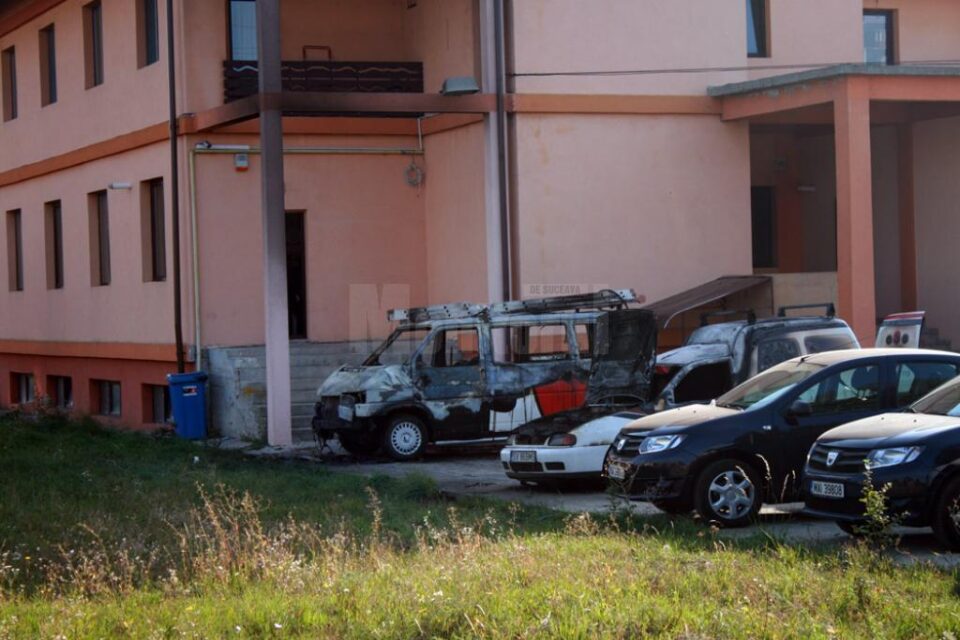 Cele două mașini incendiate de la Ipotești
