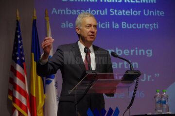 Ambasadorul SUA, Hans Klemm, a conferențiat la Universitatea „Ștefan cel Mare”