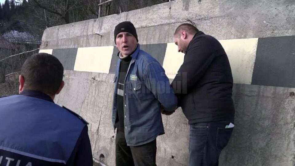 Emanuel Sandu Ursu în momentul ridicării de către polițiști
