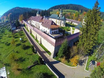 Restaurările de la Mănăstirea Putna, o provocare pentru constructor și beneficiar