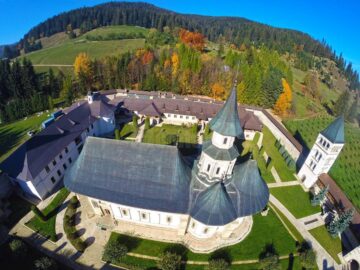 Restaurările de la Mănăstirea Putna, o provocare pentru constructor și beneficiar