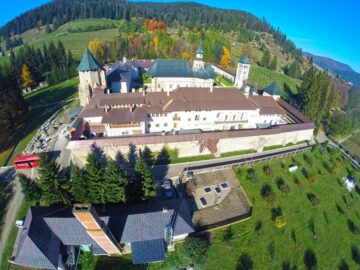 Restaurările de la Mănăstirea Putna, o provocare pentru constructor și beneficiar