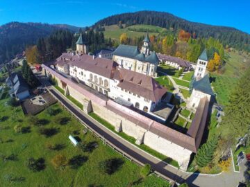 Restaurările de la Mănăstirea Putna, o provocare pentru constructor și beneficiar