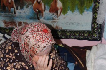 Bătrână oarbă, cu o pensie de 400 de lei, executată silit