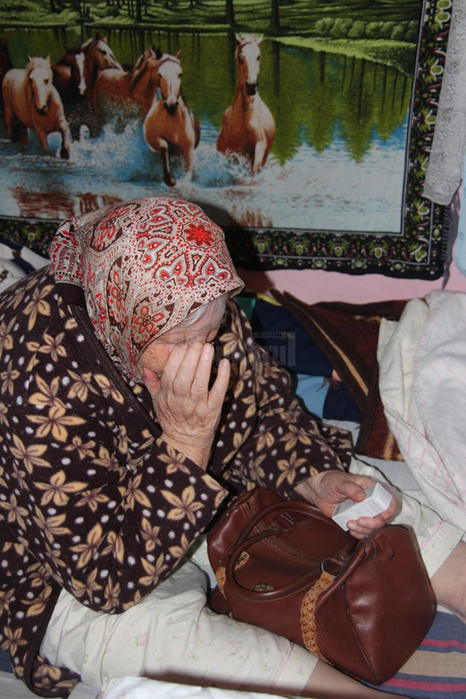 Bătrână oarbă, cu o pensie de 400 de lei, executată silit