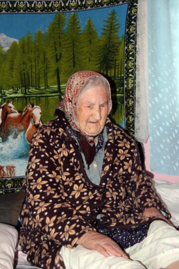 Bătrână oarbă, cu o pensie de 400 de lei, executată silit