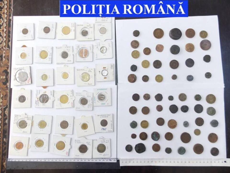 Trafic cu bunuri de patrimoniu: săbii, baionete, monede și cărți vechi, confiscate de la suceveni